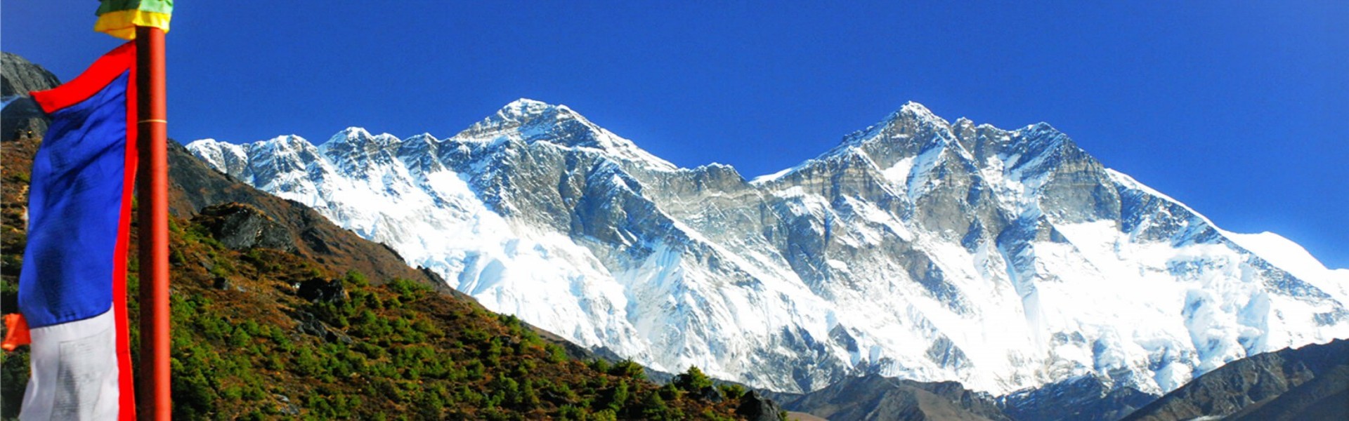 Everest view while trekking to everest base camp